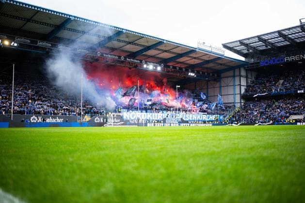 05 10 2025 Soccer, 2025 2026, 2 Bundesliga, Matchday 8, DSC Arminia Bielefeld FC Schalke 04 Fans Schalke with pyrotechnics DFL REGULATIONS PROHIBIT ANY USE OF PHOTOGRAPHS AS IMAGE SEQUENCES AND OR QUASI VIDEO