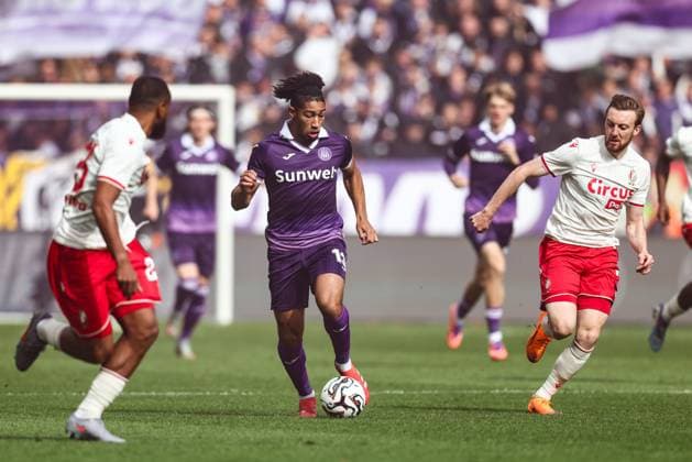 Anderlecht s Nathan Saliba pictured in action during a soccer match between RSC Anderlecht and Standard de Liege, Sunday 05 October 2025 in Anderlecht, on day 10 of the 2025-2026 Jupiler Pro League first division of the Belgian championship. BRUNOxFAHY  x136122927x