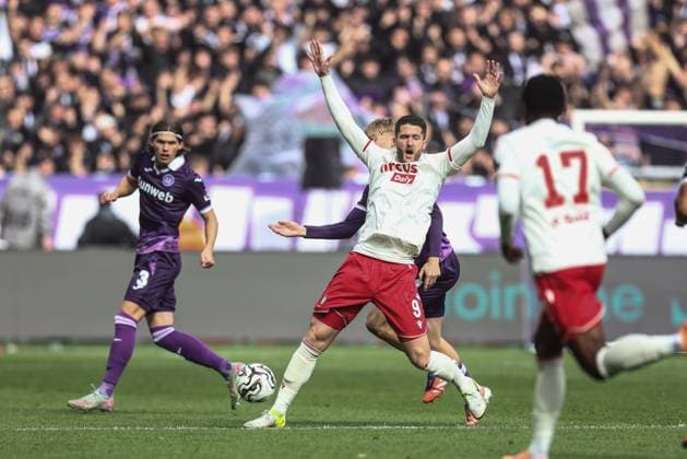 Standard s Thomas Henry pictured during a soccer match between RSC Anderlecht and Standard de Liege, Sunday 05 October 2025 in Anderlecht, on day 10 of the 2025-2026 Jupiler Pro League first division of the Belgian championship. BRUNOxFAHY  x136123165x