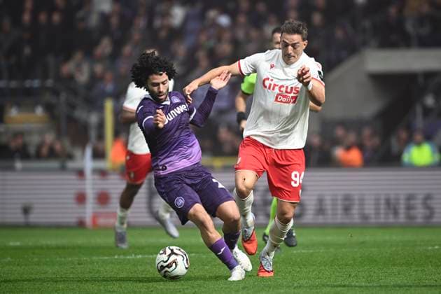 RSC Anderlecht v Standard de Liege - Jupiler Pro League ANDERLECHT, BELGIUM - OCTOBER 05 : Huerta Cesar midfielder of RSC Anderlecht and Nielsen Casper midfielder of Standard de Liege battle for the ball during the Jupiler Pro League match between RSC Anderlecht and Standard de Liege on October 5, 2025 in Anderlecht, Belgium, 05 10 2025 Anderlecht Belgium  Copyright: xPeterxDexVoechtx