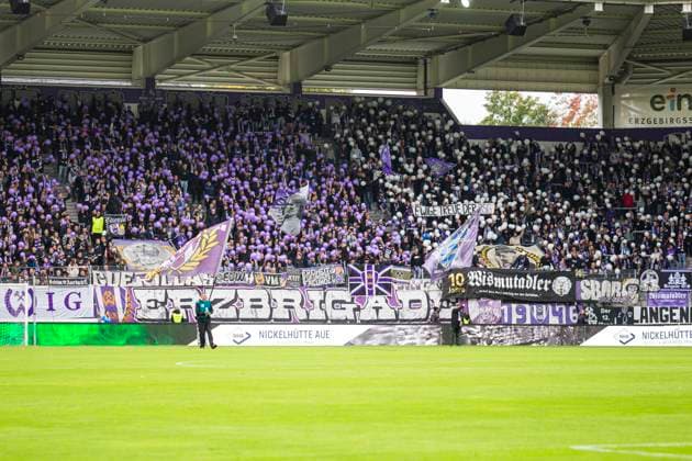 05 10 2025, xomx, Fußball 3 Liga, Erzgebirge Aue Rot Weiss Essen v l Fans Aue Choreo 10 Jahre DFL DFB REGULATIONS PROHIBIT ANY USE OF PHOTOGRAPHS as IMAGE SEQUENCES and or QUASI VIDEO Aue