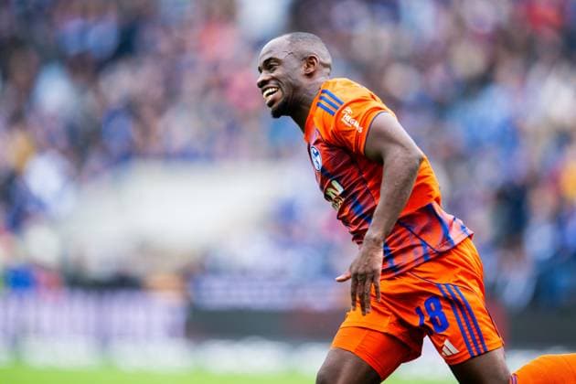 05 10 2025 Soccer, 2025 2026, 2 Bundesliga, Matchday 8, DSC Arminia Bielefeld FC Schalke 04 Christopher Antwi Adjei Schalke cheers after his goal to 0 1 DFL REGULATIONS PROHIBIT ANY USE OF PHOTOGRAPHS AS IMAGE SEQUENCES AND OR QUASI VIDEO