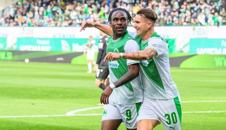 05 10 2025 Soccer Season 2025 2026 2 Soccer Bundesliga 08 Matchday SpVgg Greuther Fürth Kleeblatt Hannover 96 H96 Sportfoto Zink xwoxzix DFL regulations prohibit any use of photographs as image sequences and or quasi video only for editorial use Torjubel Jubel Freude nach Treffer Tor Torschuß zum 1 1 durch Noel Futkeu 9, SpVgg Greuther Fürth Noel Futkeu 9, SpVgg Greuther Fürth Felix Klaus 30, SpVgg Greuther Fürth