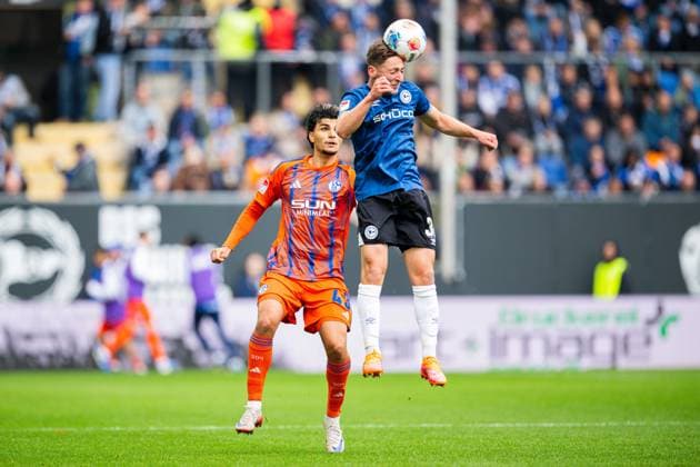 05 10 2025 Soccer, 2025 2026, 2 Bundesliga, Matchday 8, DSC Arminia Bielefeld FC Schalke 04 L R Mertcan Ayhan Schalke , Marius Wörl Bielefeld DFL REGULATIONS PROHIBIT ANY USE OF PHOTOGRAPHS AS IMAGE SEQUENCES AND OR QUASI VIDEO