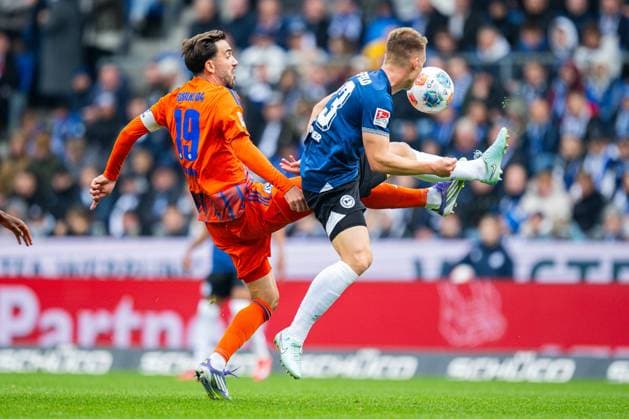 05 10 2025 Soccer, 2025 2026, 2 Bundesliga, Matchday 8, DSC Arminia Bielefeld FC Schalke 04 L R Kenan Karaman Schalke , Leon Schneider Bielefeld DFL REGULATIONS PROHIBIT ANY USE OF PHOTOGRAPHS AS IMAGE SEQUENCES AND OR QUASI VIDEO