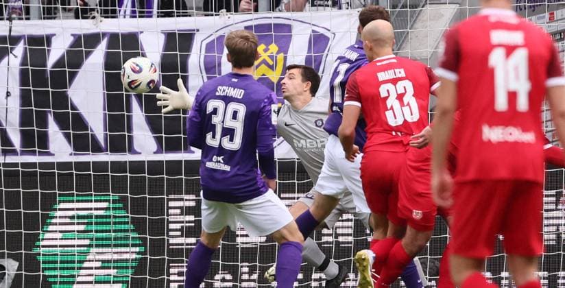 Aue, 05 10 2025, Erzgebirgsstadion, Fußball, 3 Liga, 10 Spieltag FC Erzgebirge Aue vs Rot Weiß Essen , Im Bild Tor für Rot Weiß Essen Tobias Kraulich 33, Essen trifft per Kopf zum 1 1 Ausgleich , Nur für journalistische Zwecke Only for editorial use , DFB DFL regulations prohibit any use of photographs as image sequences and or quasi video , Picture Point