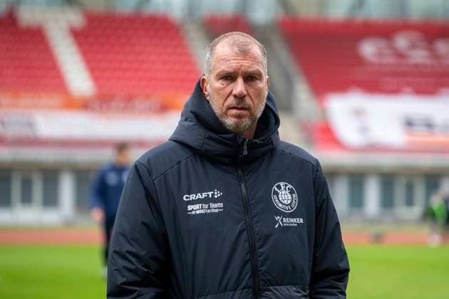 GER, Erfurt, Soccer, Regionalliga Nordost, Matchday 11, FC Rot Weiss Erfurt vs 1 FC Lokomotive Leipzig pictured from l Jochen Seitz Coach Lokomotive Leipzig , 05 10 2025, Steigerwaldstadion Erfurt DFB REGULATIONS PROHIBIT ANY USE OF PHOTOGRAPHS AS IMAGE SEQUENCES AND OR QUASI VIDEO, Copyright: HMBxMedia PaulxFritz