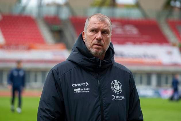 GER, Erfurt, Soccer, Regionalliga Nordost, Matchday 11, FC Rot Weiss Erfurt vs 1 FC Lokomotive Leipzig pictured from l Jochen Seitz Coach Lokomotive Leipzig , 05 10 2025, Steigerwaldstadion Erfurt DFB REGULATIONS PROHIBIT ANY USE OF PHOTOGRAPHS AS IMAGE SEQUENCES AND OR QUASI VIDEO, Copyright: HMBxMedia PaulxFritz