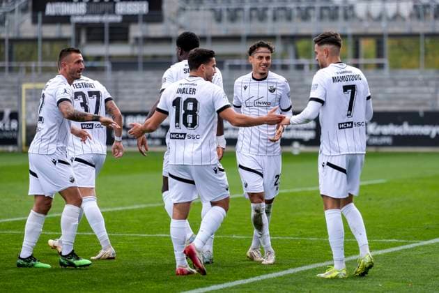 Players of SV Sandhausen SVS , celebrate the goal, celebrate the goal, goal, celebration, celebrate the goal, celebrate the goal, rejoice, joy, rejoicing, optimistic, positive, game scene, highlight, action, 05 10 2025, Sandhausen Germany , Football, Regionalliga Südwest, SV Sandhausen TSV Steinbach Haiger xozx