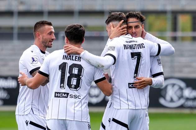 from left Robin Krauße Krausse, SVS, 22 , Berk Inaler SVS, 18 , goal scorer David Mamutovic SVS, 7 , Teoman Akmestanli SVS, 23 , players of SV Sandhausen SVS , celebrate the goal to 1 0, cheer, goal celebration, celebrate the goal, goal, celebration, cheers about the goal, rejoicing, joy, rejoices, optimistic, positive, game scene, highlight, action, 05 10 2025, Sandhausen Germany , football, Regionalliga Südwest, SV Sandhausen TSV Steinbach Haiger xozx
