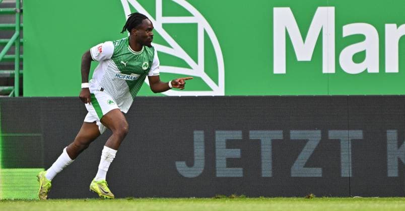 05 10 2025 Soccer Season 2025 2026 2 Soccer Bundesliga 08 Matchday SpVgg Greuther Fürth Kleeblatt Hannover 96 H96 Sportfoto Zink MeZi xmexzix DFL regulations prohibit any use of photographs as image sequences and or quasi video only for editorial use Torjubel Jubel Freude nach Treffer Tor Torschuß zum 1 1 durch Noel Futkeu 9, SpVgg Greuther Fürth