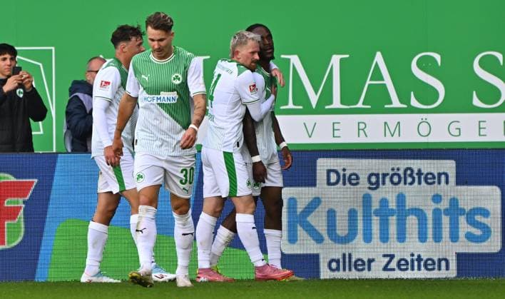 05 10 2025 Soccer Season 2025 2026 2 Soccer Bundesliga 08 Matchday SpVgg Greuther Fürth Kleeblatt Hannover 96 H96 Sportfoto Zink MeZi xmexzix DFL regulations prohibit any use of photographs as image sequences and or quasi video only for editorial use Torjubel Jubel Freude nach Treffer Tor Torschuß zum 1 1 durch Noel Futkeu 9, SpVgg Greuther Fürth