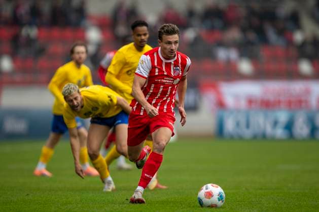 GER, Erfurt, Soccer, Regionalliga Nordost, Matchday 11, FC Rot Weiss Erfurt vs 1 FC Lokomotive Leipzig in picture from l Robbie Felssberg FC Rot Weiß Erfurt 18 , Freisteller 05 10 2025, Steigerwaldstadion Erfurt DFB REGULATIONS PROHIBIT ANY USE OF PHOTOGRAPHS AS IMAGE SEQUENCES AND OR QUASI VIDEO, Copyright: HMBxMedia PaulxFritz