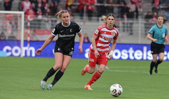 Selina Vobian, Eileen Campbell duel match scene Action Sport Football Soccer Womens Bundesliga 5 Matchday Season 2025 2026 05 10 2025 1 FC Union Berlin vs SC Freiburg SCF DFL regulations prohibit any use of photographs as image sequences and or quasi video
