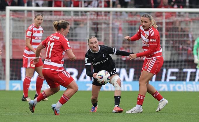 Dina Orschmann, Sophie Nachtigall, Tanja Pawollek duel match scene Action Sport Football Soccer Womens Bundesliga 5 Matchday Season 2025 2026 05 10 2025 1 FC Union Berlin vs SC Freiburg SCF DFL regulations prohibit any use of photographs as image sequences and or quasi video