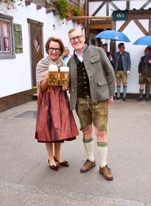 Jan-Christian Dreesen , CEO Vorstandsvorsitzender FCB with wife Elke at the visit of the beer festival Oktoberfest of the football team FC BAYERN MÜNCHEN 1.German Football League on Sept 5, 2025 in Munich, Germany. Season 2025 2026, 1.Bundesliga, IMPORTANT: PUBLICATION ONLY IN GERMANY