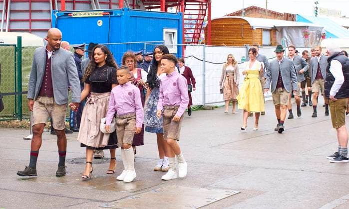 Vincent Kompany coach FCB with wife Carla and children, Lina Meyer, wife of Joshua Kimmich of Bayern München at the visit of the beer festival Oktoberfest of the football team FC BAYERN MÜNCHEN 1.German Football League on Sept 5, 2025 in Munich, Germany. Season 2025 2026, 1.Bundesliga, IMPORTANT: PUBLICATION ONLY IN GERMANY