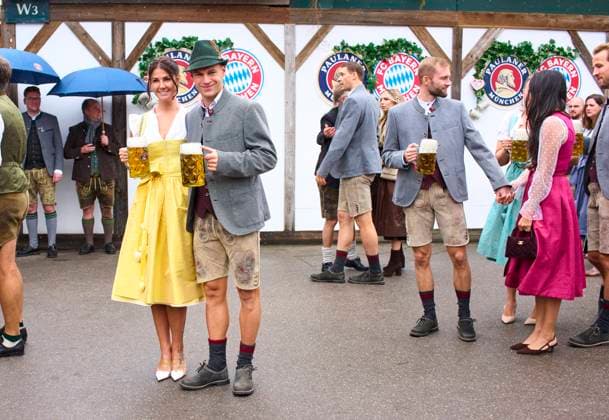 Joshua Kimmich of FC Bayern München with wife Lina Meyer, Manuel Neuer, goalkeeper of FC Bayern München with wife Anika in the background, right Konrad Laimer of FC Bayern München with wife Ines-Sarah at the visit of the beer festival Oktoberfest of the football team FC BAYERN MÜNCHEN 1.German Football League on Sept 5, 2025 in Munich, Germany. Season 2025 2026, 1.Bundesliga, IMPORTANT: PUBLICATION ONLY IN GERMANY