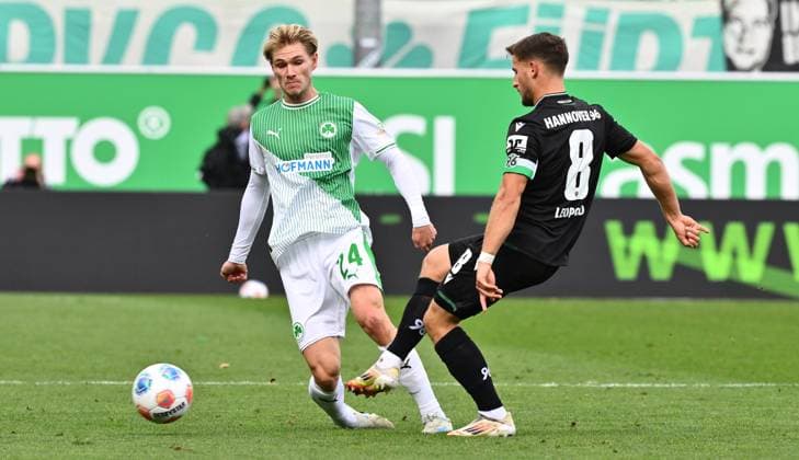 05 10 2025 Soccer Season 2025 2026 2 Soccer Bundesliga 08 Matchday SpVgg Greuther Fürth Kleeblatt Hannover 96 H96 Sportfoto Zink xwoxzix DFL regulations prohibit any use of photographs as image sequences and or quasi video only for editorial use Marco John 24, SpVgg Greuther Fürth Enzo Leopold 8, Hannover 96 H96