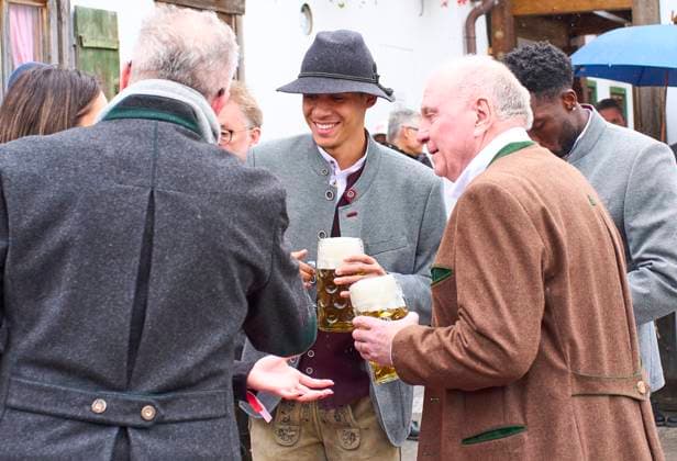 Uli Hoeness (former FCB President ), Ehrenpräsident Jamal Musiala of FC Bayern München at the visit of the beer festival Oktoberfest of the football team FC BAYERN MÜNCHEN 1.German Football League on Sept 5, 2025 in Munich, Germany. Season 2025 2026, 1.Bundesliga, IMPORTANT: PUBLICATION ONLY IN GERMANY