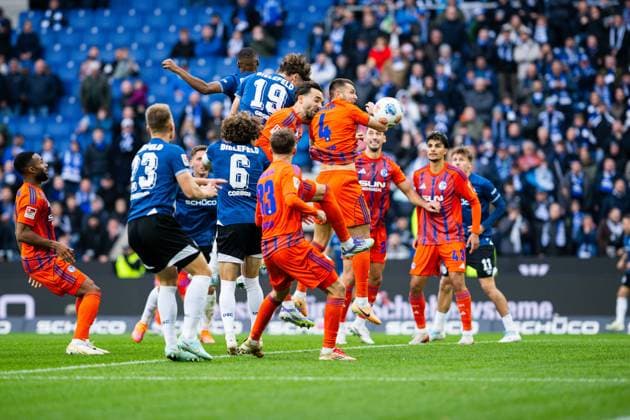 05 10 2025 Soccer, 2025 2026, 2 Bundesliga, Matchday 8, DSC Arminia Bielefeld FC Schalke 04 M Maximilian Großer Bielefeld scores the goal to 1 2 DFL REGULATIONS PROHIBIT ANY USE OF PHOTOGRAPHS AS IMAGE SEQUENCES AND OR QUASI VIDEO