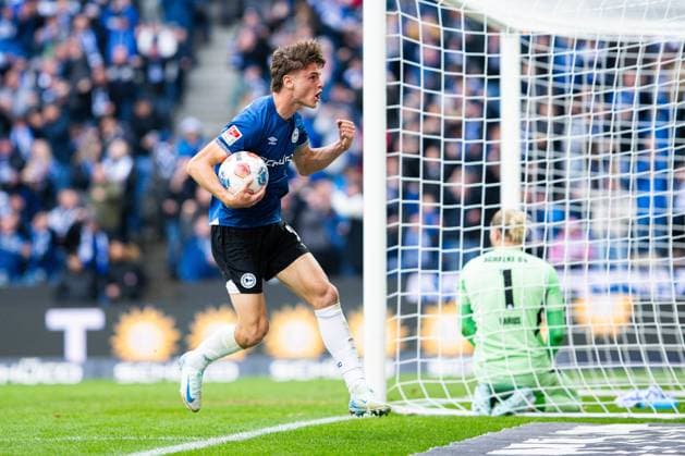 05 10 2025 Soccer, 2025 2026, 2 Bundesliga, Matchday 8, DSC Arminia Bielefeld FC Schalke 04 Maximilian Großer Bielefeld cheers after his goal for 1 2 DFL REGULATIONS PROHIBIT ANY USE OF PHOTOGRAPHS AS IMAGE SEQUENCES AND OR QUASI VIDEO