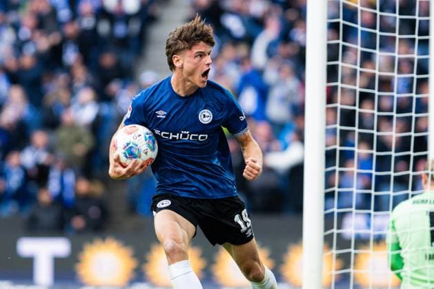 05 10 2025 Soccer, 2025 2026, 2 Bundesliga, Matchday 8, DSC Arminia Bielefeld FC Schalke 04 Maximilian Großer Bielefeld cheers after his goal for 1 2 DFL REGULATIONS PROHIBIT ANY USE OF PHOTOGRAPHS AS IMAGE SEQUENCES AND OR QUASI VIDEO