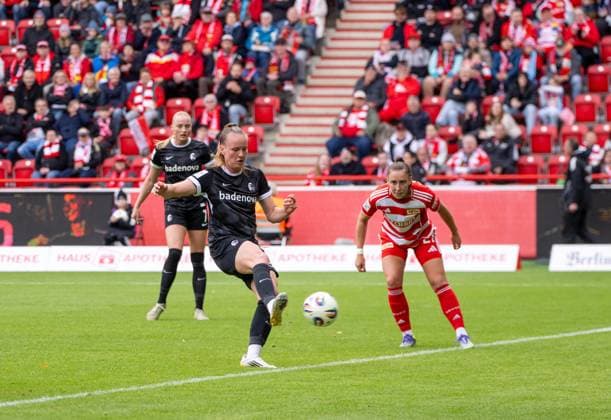 Soccer, Women, Season 2025 2026, Google Pixel Women Bundesliga 5 Matchday , 1 FC Union Berlin SC Freiburg v l Luca Birkholz SC Freiburg scores the goal to 0 2 against Anna Weiß 1 Women 1 FC Union , 05 10 2025, Copyright: xMatthiasxKochx