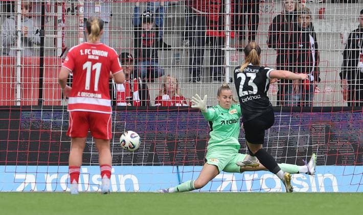 Luca Birkholz scores the goal for 0 2 against goalkeeper Cara Bösl duel Match scene Action Sport Football Soccer Womens Bundesliga 5 Matchday Season 2025 2026 05 10 2025 1 FC Union Berlin vs SC Freiburg SCF DFL regulations prohibit any use of photographs as image sequences and or quasi video
