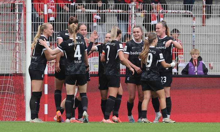 Freiburg women celebrate the 0 2 by Luca Birkholz Joy Emotion Cheers Sport Football Soccer Womens Bundesliga 5 Matchday Season 2025 2026 05 10 2025 1 FC Union Berlin vs SC Freiburg SCF DFL regulations prohibit any use of photographs as image sequences and or quasi video