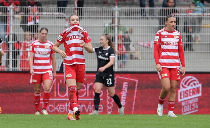 Sophie Weidauer, Tanja Pawollek disappointed after 0 2 disappointment Sport Football Soccer Womens Bundesliga 5 Matchday Season 2025 2026 05 10 2025 1 FC Union Berlin vs SC Freiburg SCF DFL regulations prohibit any use of photographs as image sequences and or quasi video