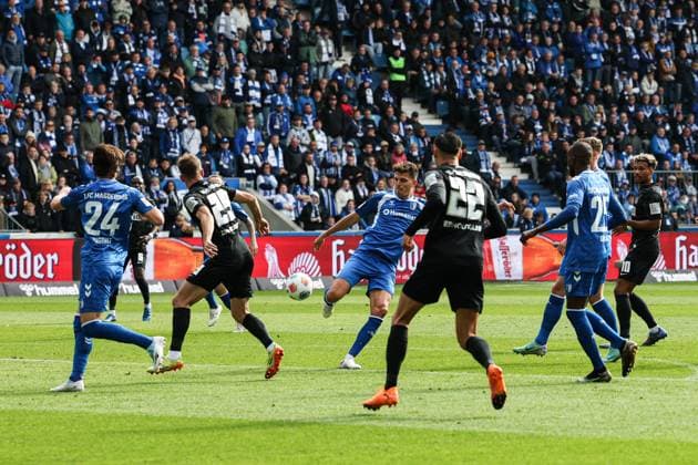 Tobias Müller 1 FC Magdeburg,5 2 Soccer Bundesliga Season 2025 2026 1 FC Magdeburg vs SV 07 Elversberg at the Avnet Arena in Magdeburg Action,Soccer,Man,Men,Germany,05 10 2025