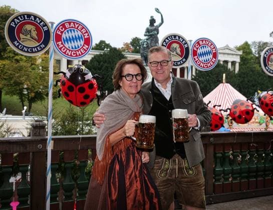 CEO Jan Christian Dreesen, wife Elke, portrait, portrait, soccer FC Bayern Munich traditional visit to the Munich Oktoberfest, Wiesn, Volksfest 05 10 2025 PHOTO via Mladen Lackovic LakoPress