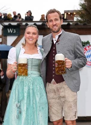 Harry Kane und Katie Goodland, Porträt, Portrait, Fussball FC Bayern München traditionelle Besuch auf dem Münchner Oktoberfest, Wiesn, Volksfest 05.10.2025 FOTO: via Mladen Lackovic LakoPress *** Harry Kane and Katie Goodland, Portrait, Portrait, Football FC Bayern Munich traditional visit to the Munich Oktoberfest, Wiesn, Volksfest 05 10 2025 PHOTO via Mladen Lackovic LakoPress