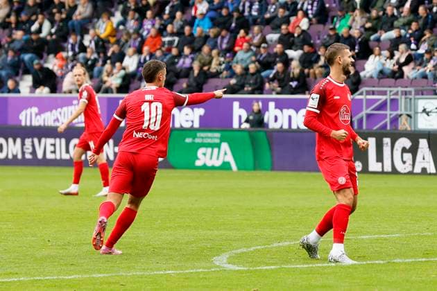Soccer 3 Liga 10 Matchday , Erzgebirge Aue Rot Weiss Essen on 05 10 2025 at Erzgebirgsstadion in Aue Goal celebration Rot Weiss Essen Marvin Obuz Rot Weiss Essen