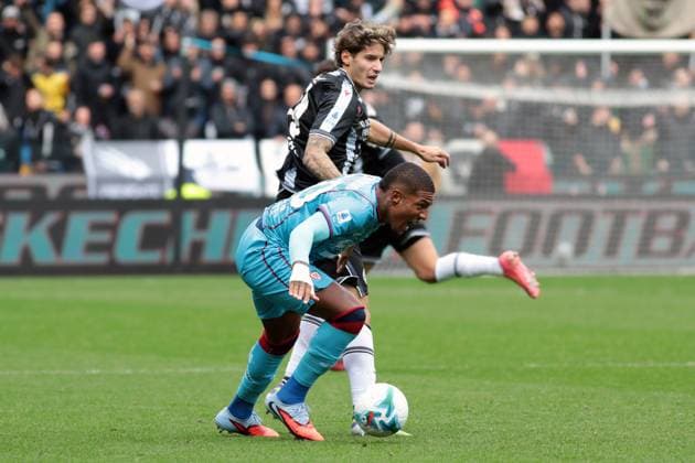 Cagliari s Michael Folorunsho during the Serie A soccer match between Udinese and Cagliari at the Bluenergy Stadium in Udine, north east Italy - Sunday, October 05,2026 - soccer  Copyright: xAndreaxBressanutti LaPressex