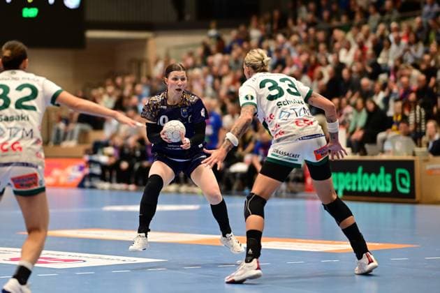 Handball I Women I Season 2025 2026 I 1 HBF I 4 Matchday I Buxtehuder SV FRISCH AUF Göppingen I 05 10 2025 Anika Hampel 10, Buxtehuder Sportverein Luisa Schulze 33, FRISCH AUF Göppingen Buxtehude Halle Nord Niedersachsen Germany Copyright: xLobeca FelixxSchlikisx