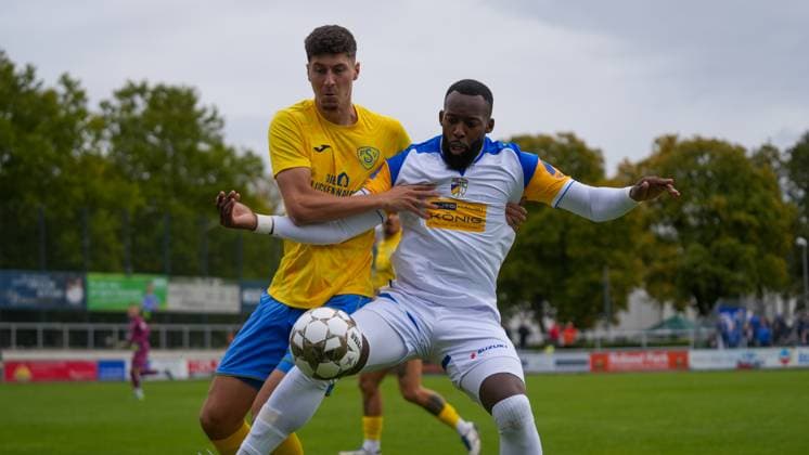 Soccer, Men, Season 2025 2026, Regionalliga Nordost, Matchday 11, FSV 63 Luckenwalde vs FC Carl Zeiss Jena, Saturday 05 10 2025, Werner Seelenbinder Stadion Luckenwalde, In the picture Quentin Seidel l Luckenwalde and Manasee Eshele r Jena Brandenburg Germany