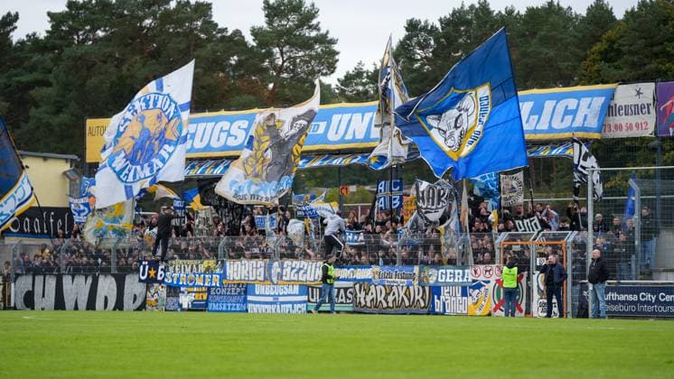 Soccer, Men, Season 2025 2026, Regionalliga Nordost, Matchday 11, FSV 63 Luckenwalde vs FC Carl Zeiss Jena, Saturday 05 10 2025, Werner Seelenbinder Stadion Luckenwalde, In the picture The fan scene of FC Carl Zeiss Jena in Luckenwalde Brandenburg Germany