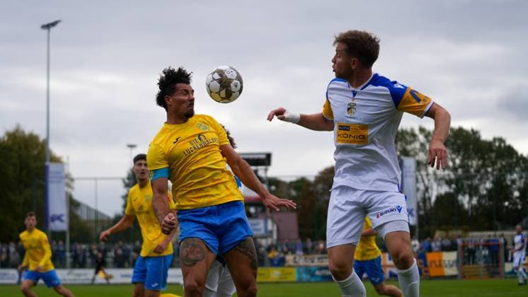 Soccer, Men, Season 2025 2026, Regionalliga Nordost, Matchday 11, FSV 63 Luckenwalde vs FC Carl Zeiss Jena, Saturday 05 10 2025, Werner Seelenbinder Stadion Luckenwalde, In the picture Andreas Pollasch l Luckenwalde and Maxim Hessel r Jena Brandenburg Germany