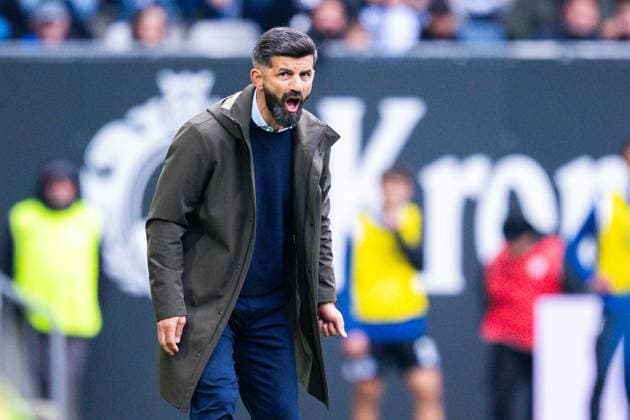 05 10 2025 Soccer, 2025 2026, 2 Bundesliga, 8 Matchday, DSC Arminia Bielefeld FC Schalke 04 Miron Muslic Coach Schalke DFL REGULATIONS PROHIBIT ANY USE OF PHOTOGRAPHS AS IMAGE SEQUENCES AND OR QUASI VIDEO