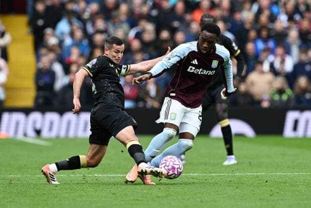 Josh Cullen of Burnley and Lamare Bogarde of Aston Villa Aston Villa v Burnley, Premier League, Football, Villa Park, Birmingham, UK - 05 Oct 2025Birmingham Villa Park United Kingdom EDITORIAL USE ONLY No use with unauthorised audio, video, data, fixture lists, club league logos or live services. Online in-match use limited to 120 images, no video emulation. No use in betting, games or single club league player publications. Copyright: xAnnaxGowthorpe Shutterstockx 15515860p