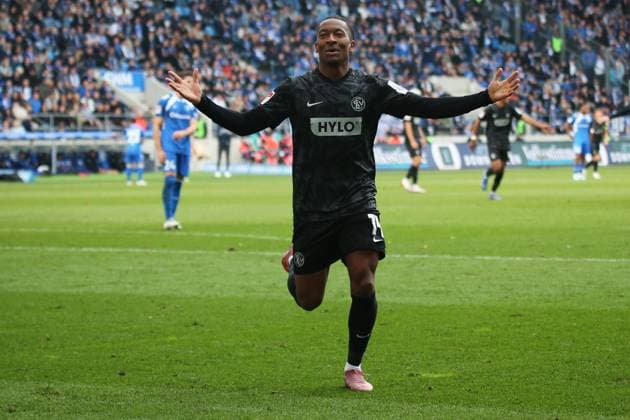 05 10 2025, xmohx, Fußball 2 Bundesliga, 1 FC Magdeburg SV Elversberg v l Torjubel nach dem Tor zum celebrating the goal celebrate 0 4 Jarzinho Malanga SV Elversberg DFL DFB REGULATIONS PROHIBIT ANY USE OF PHOTOGRAPHS as IMAGE SEQUENCES and or QUASI VIDEO Magdeburg
