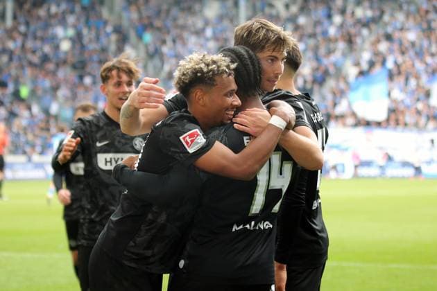 05 10 2025, xmohx, Fußball 2 Bundesliga, 1 FC Magdeburg SV Elversberg v l Torjubel nach dem Tor zum celebrating the goal celebrate 0 4 Jarzinho Malanga SV Elversberg DFL DFB REGULATIONS PROHIBIT ANY USE OF PHOTOGRAPHS as IMAGE SEQUENCES and or QUASI VIDEO Magdeburg