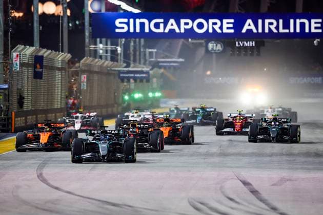 F1 - SINGAPORE GRAND PRIX 2025 Start of the race, 63 RUSSELL George (gbr), Mercedes AMG F1 Team W16, action during the 2025 Formula 1 Singapore Grand Prix, 18th round of the 2025 FIA Formula One World Championship, WM, Weltmeisterschaft from October 3 to 5, 2025 on the Marina Bay Street Circuit, in Singapore - SingaporeSingapore  Copyright: xEricxAlonsox