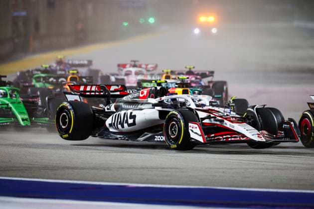 F1 - SINGAPORE GRAND PRIX 2025 81 PIASTRI Oscar (aus), McLaren F1 Team MCL39, action during the 2025 Formula 1 Singapore Grand Prix, 18th round of the 2025 FIA Formula One World Championship, WM, Weltmeisterschaft from October 3 to 5, 2025 on the Marina Bay Street Circuit, in Singapore - SingaporeSingapore  Copyright: xEricxAlonsox