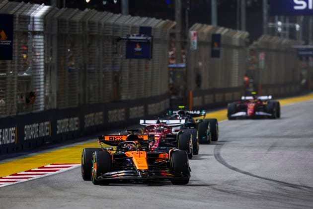 F1 - SINGAPORE GRAND PRIX 2025 81 PIASTRI Oscar (aus), McLaren F1 Team MCL39, action during the 2025 Formula 1 Singapore Grand Prix, 18th round of the 2025 FIA Formula One World Championship, WM, Weltmeisterschaft from October 3 to 5, 2025 on the Marina Bay Street Circuit, in Singapore - SingaporeSingapore  Copyright: xEricxAlonsox
