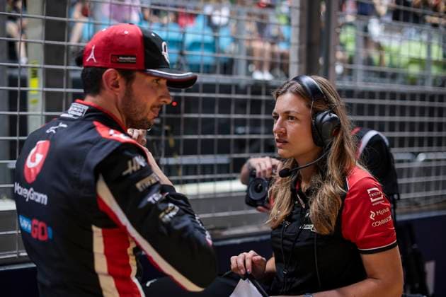 F1 - SINGAPORE GRAND PRIX 2025 MULLER Laura, Haas F1 Team, engineer, portrait during the 2025 Formula 1 Singapore Grand Prix, 18th round of the 2025 FIA Formula One World Championship, WM, Weltmeisterschaft from October 3 to 5, 2025 on the Marina Bay Street Circuit, in Singapore - SingaporeSingapore  Copyright: xEricxAlonsox