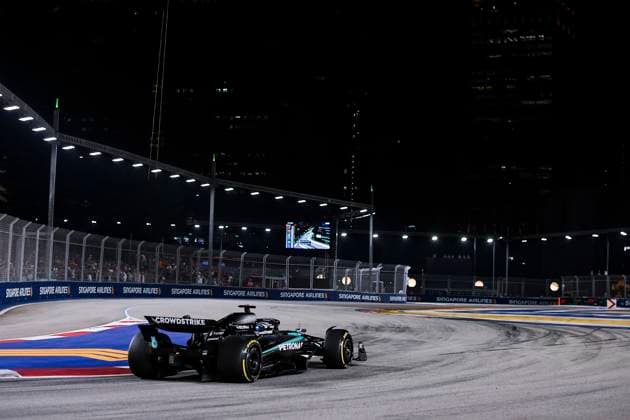 F1 - SINGAPORE GRAND PRIX 2025 63 RUSSELL George (gbr), Mercedes AMG F1 Team W16, action during the 2025 Formula 1 Singapore Grand Prix, 18th round of the 2025 FIA Formula One World Championship, WM, Weltmeisterschaft from October 3 to 5, 2025 on the Marina Bay Street Circuit, in Singapore - SingaporeSingapore  Copyright: xEricxAlonsox