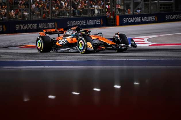 F1 - SINGAPORE GRAND PRIX 2025 81 PIASTRI Oscar (aus), McLaren F1 Team MCL39, action during the 2025 Formula 1 Singapore Grand Prix, 18th round of the 2025 FIA Formula One World Championship, WM, Weltmeisterschaft from October 3 to 5, 2025 on the Marina Bay Street Circuit, in Singapore - SingaporeSingapore  Copyright: xEricxAlonsox